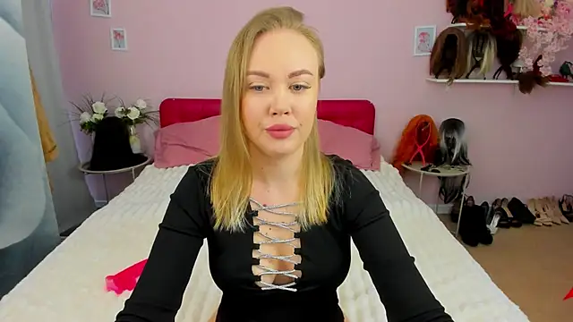 HannahWillow online show from March 2026 07:28:02 AM