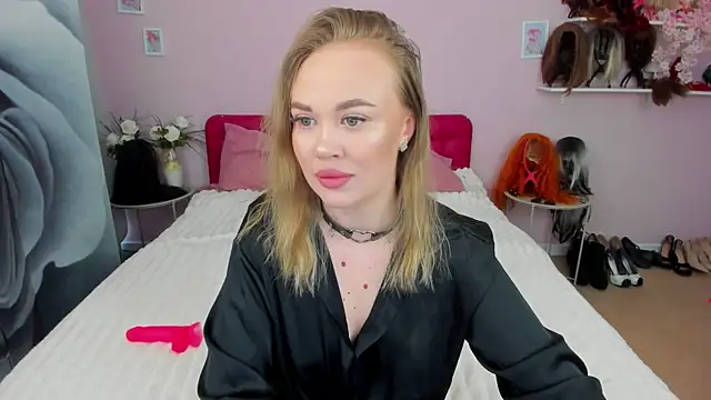 HannahWillow online show from April 2026 06:15:02 AM