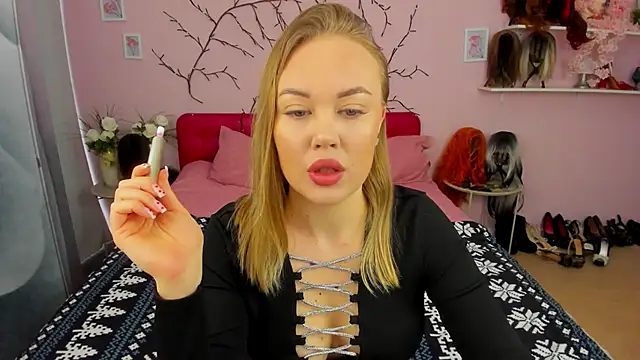 HannahWillow online show from March 2026 07:38:01 AM