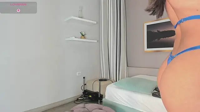 Adri Silva online show from April 2026 01:37:01 PM