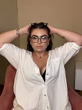 AlmaraRouge online show from April 2026 08:17:01 PM