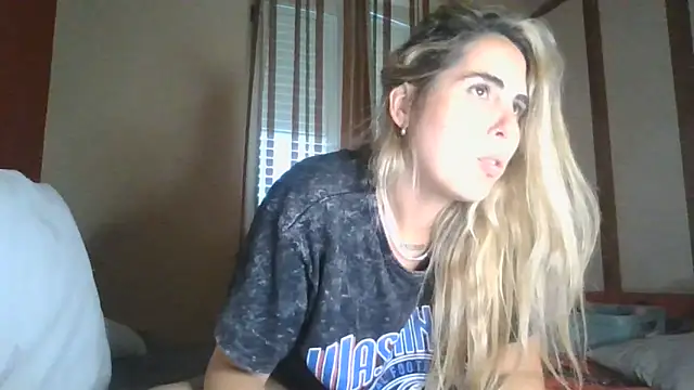 Snapshot of Emilyvuxa chatting on May 2026 05:38:02 PM Emilyvuxa online show from May 2026 05:38:02 PM