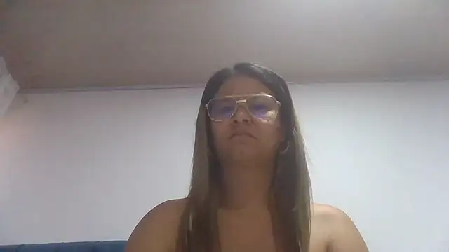 Jiwon Han online show from April 2026 10:34:01 PM