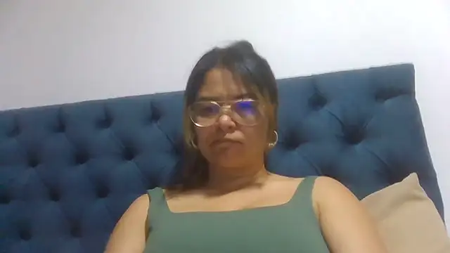 Jiwon Han online show from April 2026 11:20:02 PM