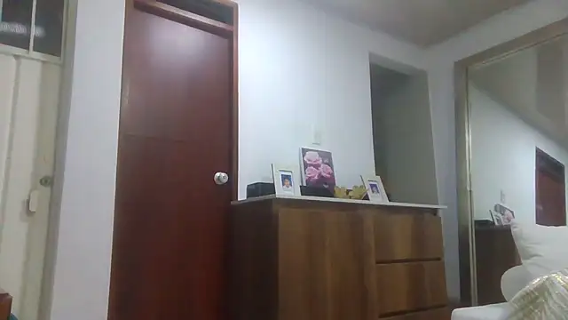 Jiwon Han online show from April 2026 01:45:02 AM