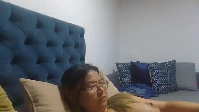 Jiwon Han online show from April 2026 12:46:02 AM