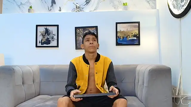 SKINNY BOYXXX online show from April 2026 07:13:02 AM