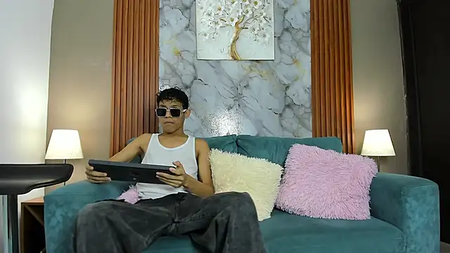 SKINNY BOYXXX online show from March 2026 07:26:02 AM