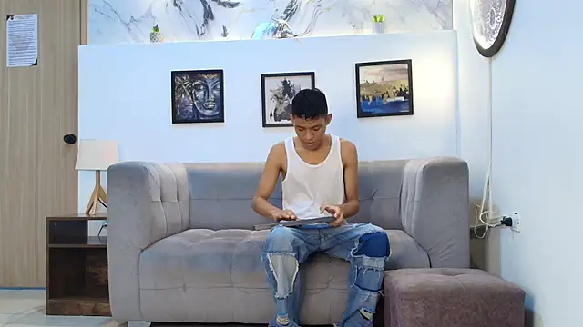 SKINNY BOYXXX online show from April 2026 07:32:02 AM