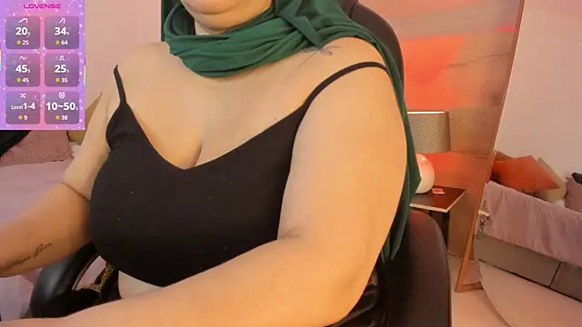 Snapshot of _Azahaaraa_ chatting on June 2026 04:06:02 AM Azahaaraa online show from June 2026 04:06:02 AM