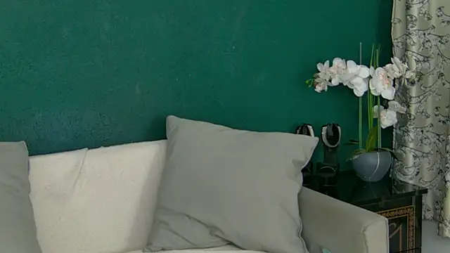 Snapshot of SkinnyNatty chatting on June 2026 03:44:01 AM SkinnyNatty online show from June 2026 03:44:01 AM