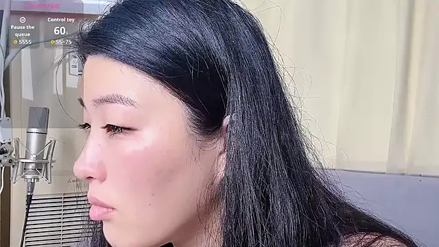 Tavie1744 online show from April 2026 11:44:01 PM