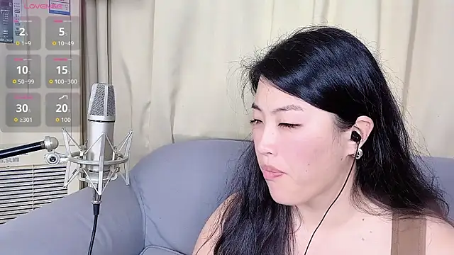 Tavie1744 online show from April 2026 11:42:02 PM