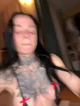 SkinnyLilly online show from April 2026 07:31:02 PM