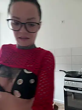 SkinnyLilly online show from May 2026 01:11:02 PM