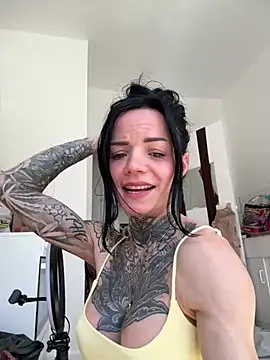 SkinnyLilly online show from April 2026 12:31:01 PM