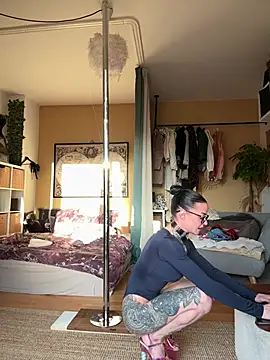 SkinnyLilly online show from March 2026 04:53:01 PM