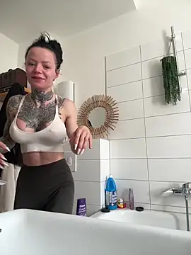 SkinnyLilly online show from May 2026 09:39:02 AM