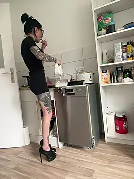 SkinnyLilly online show from May 2026 03:10:01 PM