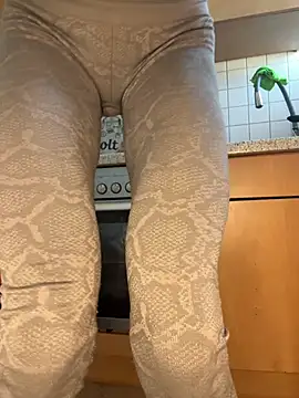 SkinnyLilly online show from April 2026 11:38:02 AM