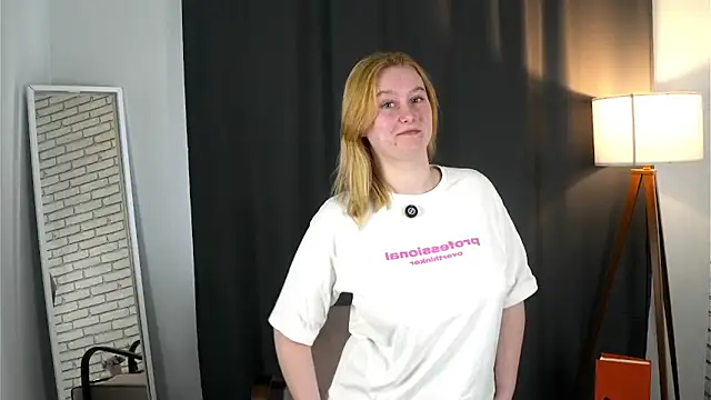 Snapshot of EdraDorsey chatting on March 2026 05:04:01 AM EdraDorsey online show from March 2026 05:04:01 AM