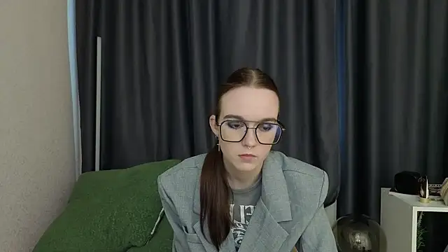 SunyLily online show from June 2026 06:40:01 AM