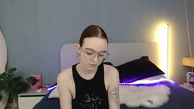 SunyLily online show from March 2026 12:23:01 AM