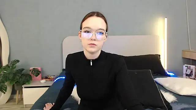 SunyLily online show from April 2026 06:03:02 AM