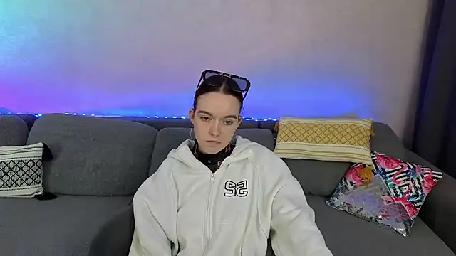 SunyLily online show from May 2026 06:12:02 AM