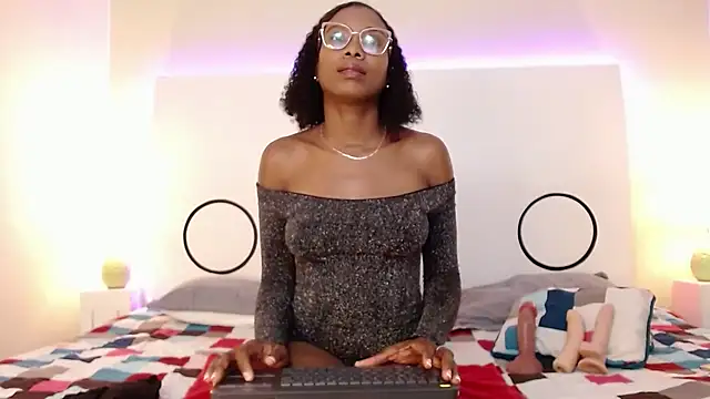 DanellaZiu online show from April 2026 01:35:02 PM