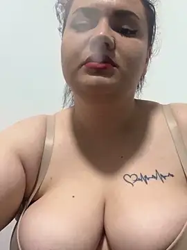 julietalovee online show from May 2026 07:50:02 PM