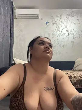 julietalovee online show from April 2026 05:21:02 PM