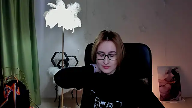 LixeLuna online show from March 2026 12:10:01 PM