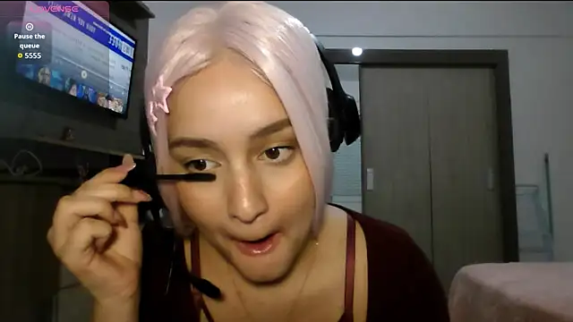 Willowlk online show from April 2026 08:04:02 PM