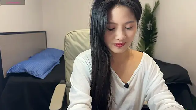 onlylookatu online show from April 2026 04:52:02 PM