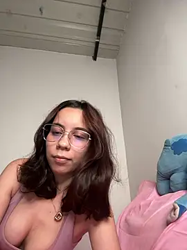 Snapshot of Nicole_Cute04 chatting on May 2026 03:43:01 AM Nicole Cute04 online show from May 2026 03:43:01 AM