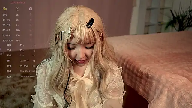 Linhmew online show from May 2026 09:09:02 PM