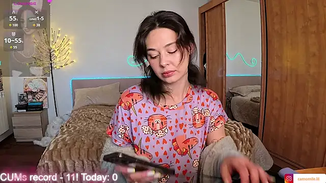 CamomileLil online show from April 2026 08:28:02 AM