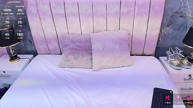 Mystic queen online show from April 2026 05:15:02 PM