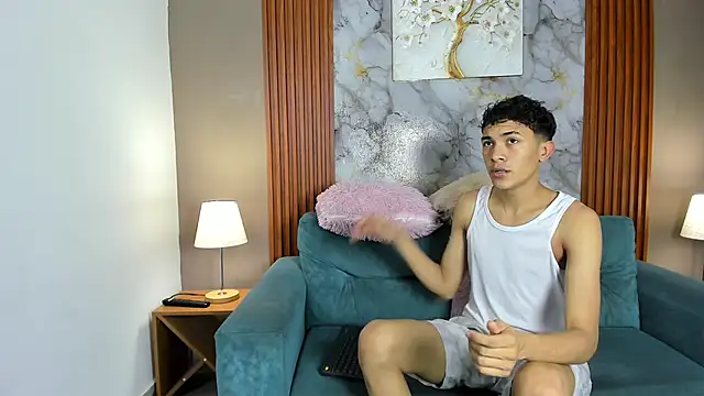 SKYN MAN online show from April 2026 03:02:01 AM