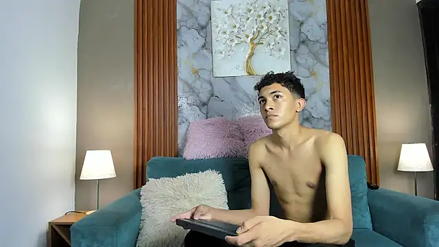 SKYN MAN online show from April 2026 01:23:02 AM