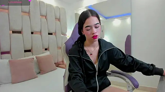 georgina kloss  online show from April 2026 04:30:02 PM