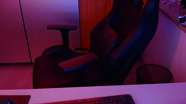 Blase Hase123 online show from April 2026 09:28:01 PM