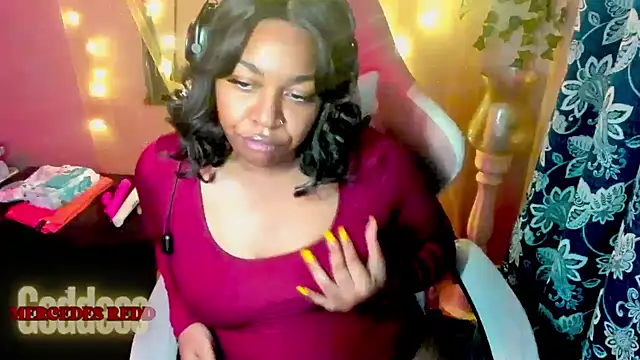 Snapshot of Goddess_MercedesRedd chatting on May 2026 01:36:01 PM Goddess MercedesRedd online show from May 2026 01:36:01 PM