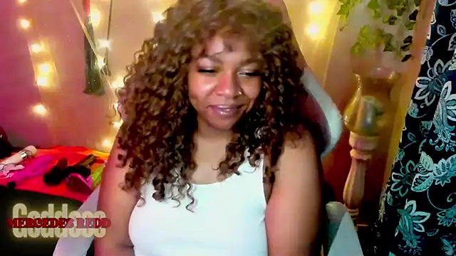 Snapshot of Goddess_MercedesRedd chatting on May 2026 01:20:01 PM Goddess MercedesRedd online show from May 2026 01:20:01 PM