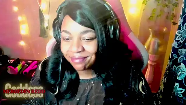 Snapshot of Goddess_MercedesRedd chatting on May 2026 01:00:02 PM Goddess MercedesRedd online show from May 2026 01:00:02 PM