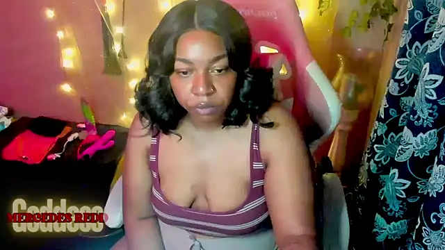 Snapshot of Goddess_MercedesRedd chatting on May 2026 01:15:02 PM Goddess MercedesRedd online show from May 2026 01:15:02 PM