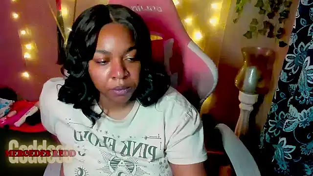 Snapshot of Goddess_MercedesRedd chatting on May 2026 01:21:02 PM Goddess MercedesRedd online show from May 2026 01:21:02 PM