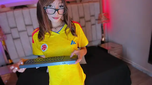 FoxxxyPink online show from April 2026 08:15:01 PM