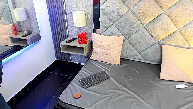 Sarah  Moonx online show from March 2026 07:42:01 PM